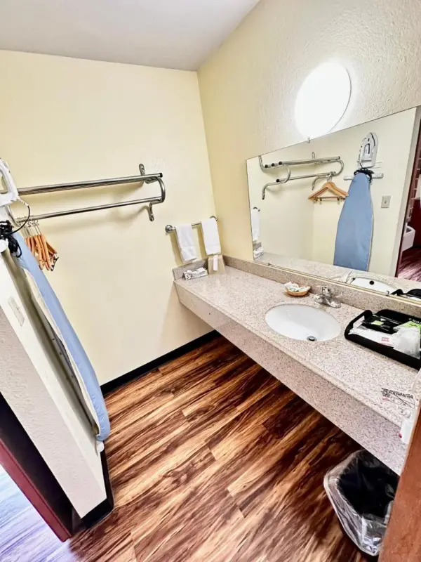 Regency Inn Iola 6