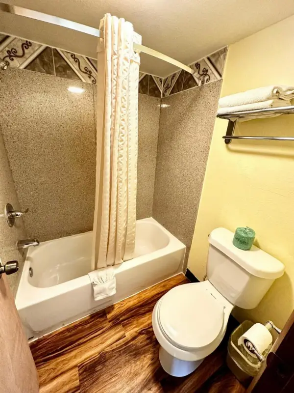 Regency Inn Iola 7