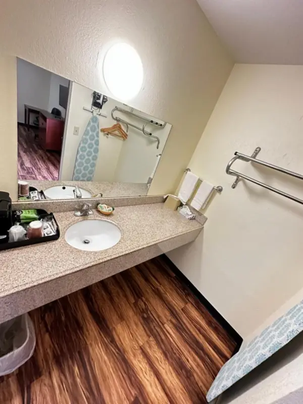 Regency Inn Iola 8