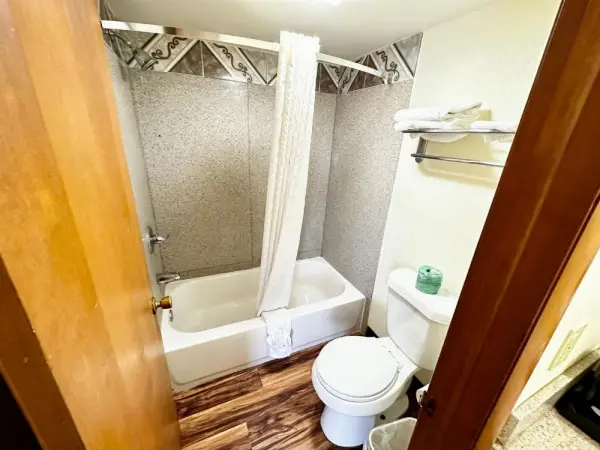 Regency Inn Iola 9